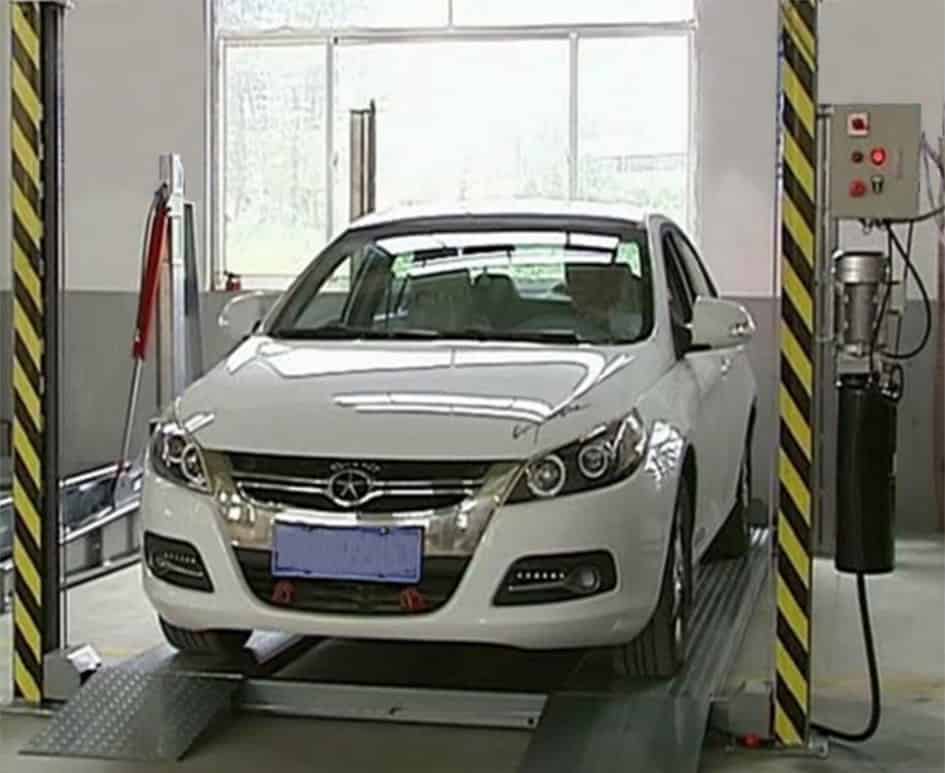 甘肅蘭州四柱簡易升降立體車庫設備03.jpg
