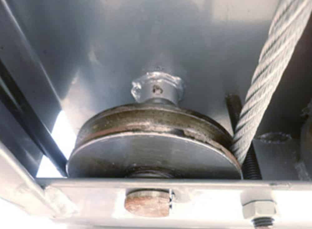 甘肅蘭州四柱簡易升降立體車庫設(shè)備滑輪.jpg